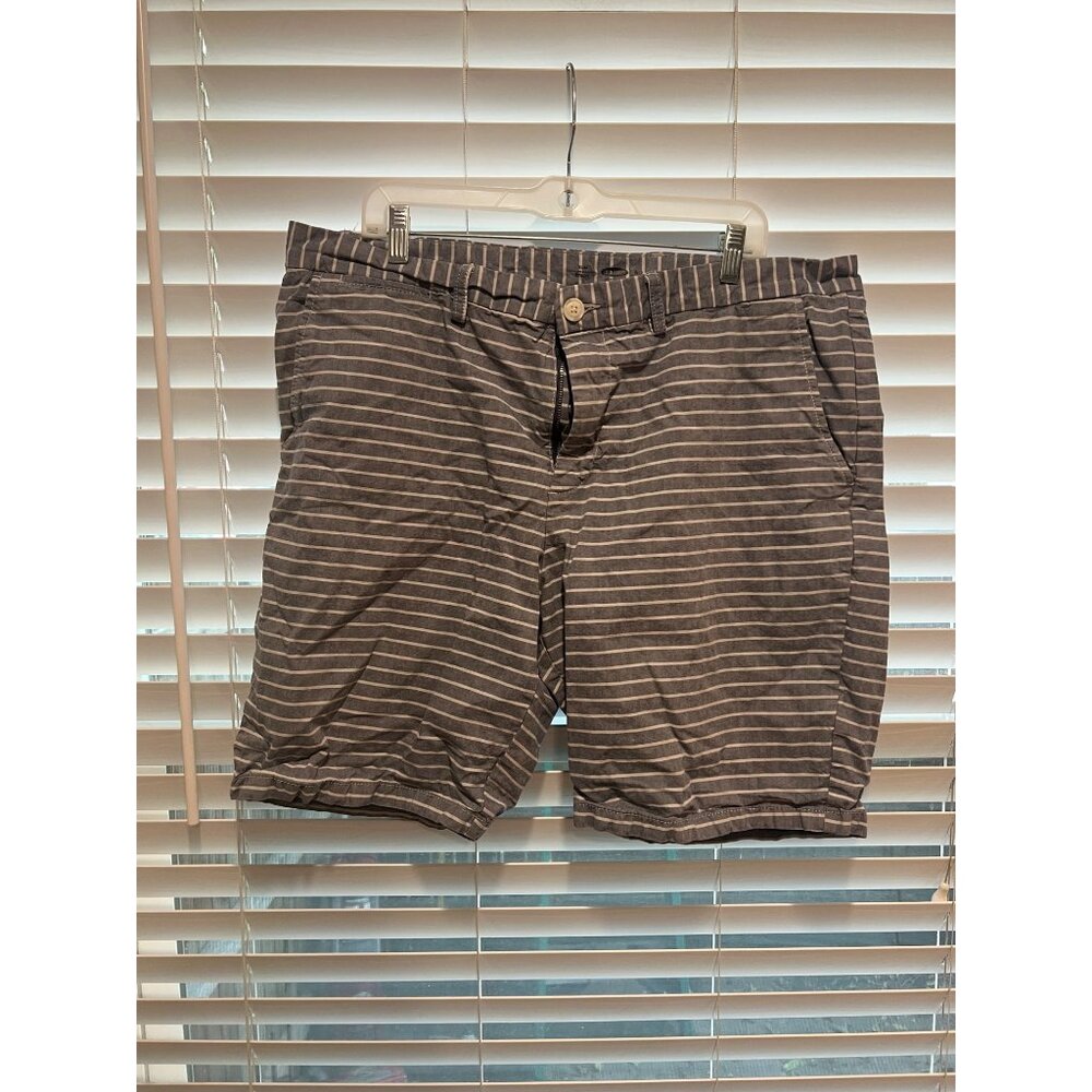 Old Navy Striped Shorts - Size 40